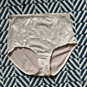 NWOT F.I.T. Lace Trim Briefs in Cream
